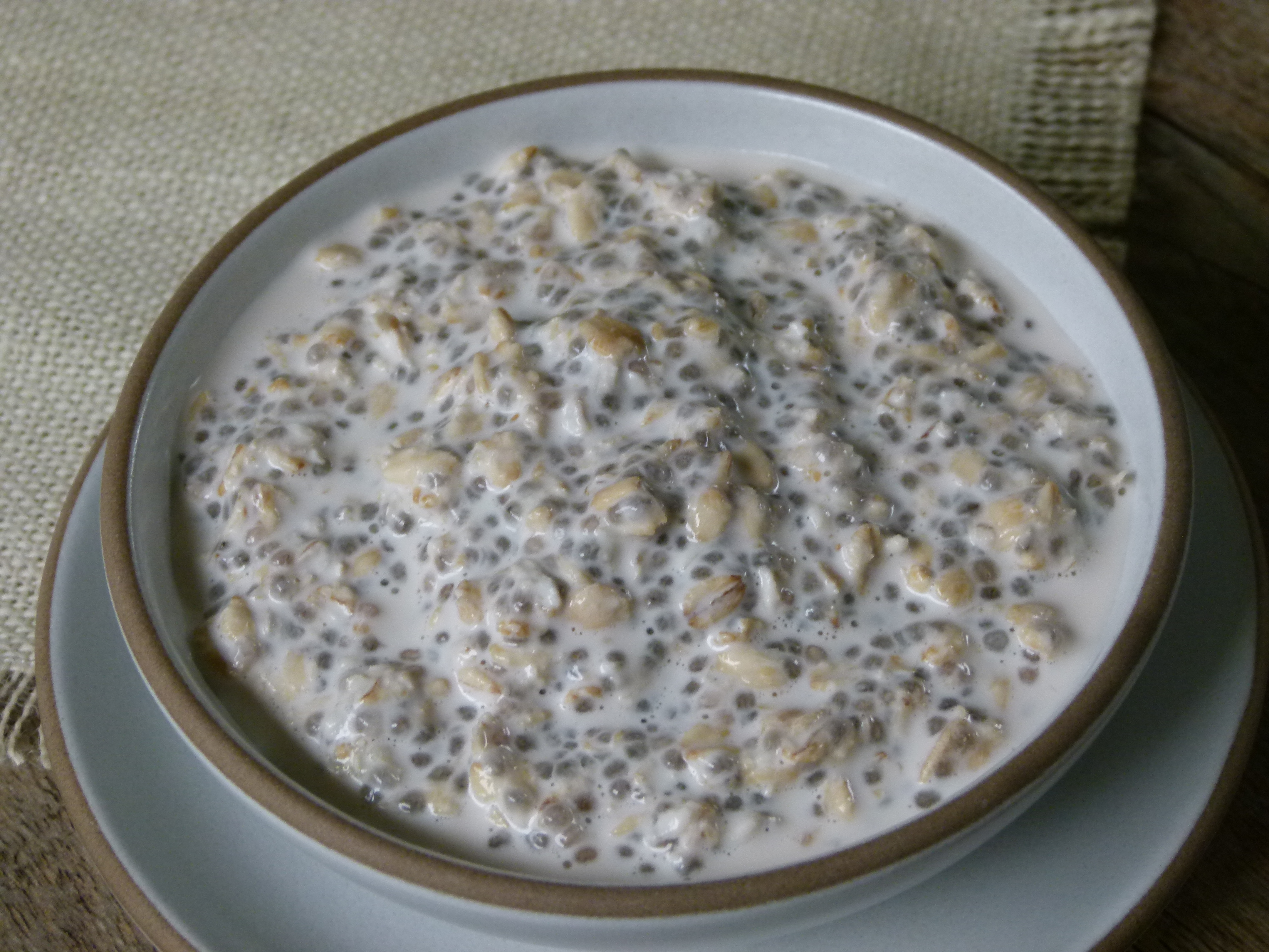 Overnight Refrigerator Oat and Chia Porridge