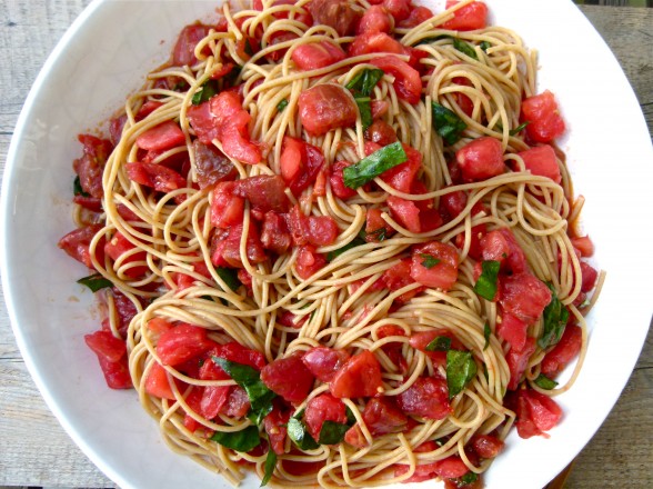 pasta alla checca (raw tomato sauce)