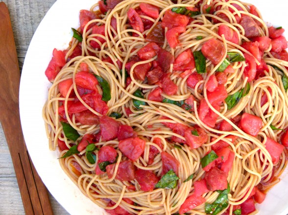 pasta alla checca (raw tomato sauce)