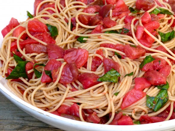 pasta alla checca (raw tomato sauce)