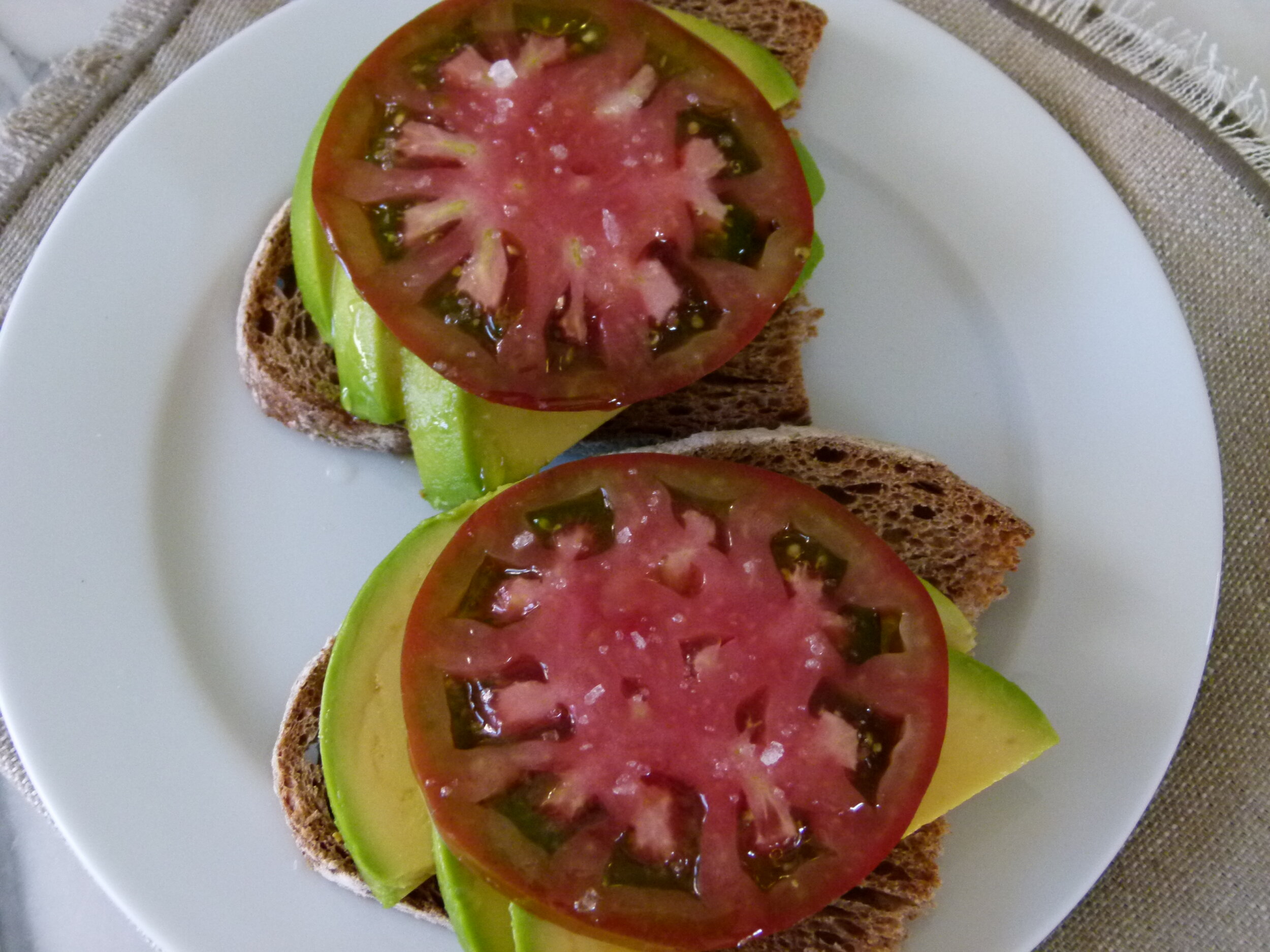 Avocado Toast with Tomato