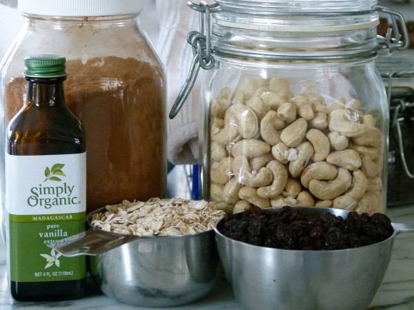 ingredients for oatmeal raising larabars