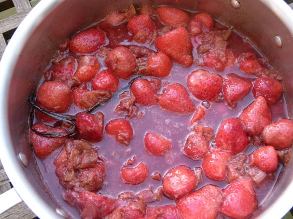 strawberry-rhubarb sauce