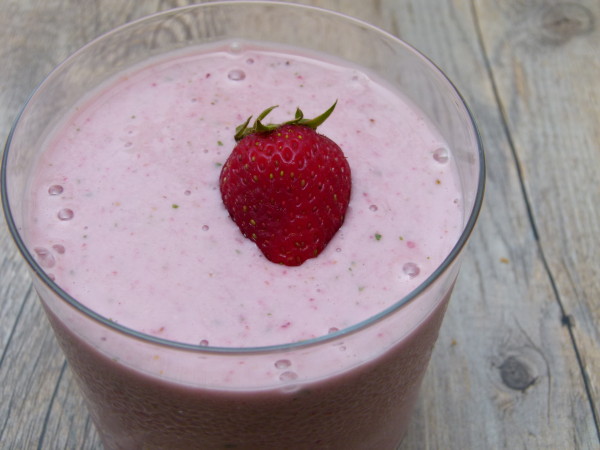 strawberry-cucumber smoothie | pamela salzman