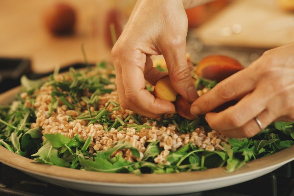 I like to layer arugula then farro then peaches