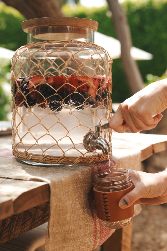 Chic water dispenser