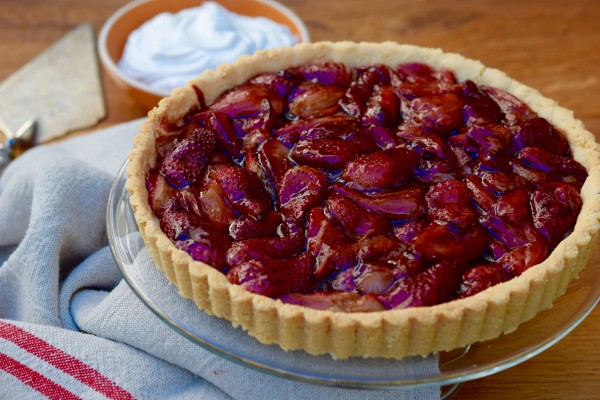 grain-free balsamic-roasted strawberry tart