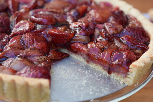 grain-free balsamic roasted strawberry tart | pamela salzman