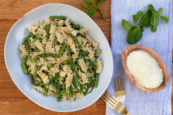 spring green pasta with asparagus and peas | pamela salzman