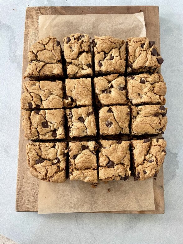 Chocolate Chip Skillet Brookie (Brownie Cookie) - Obsessive