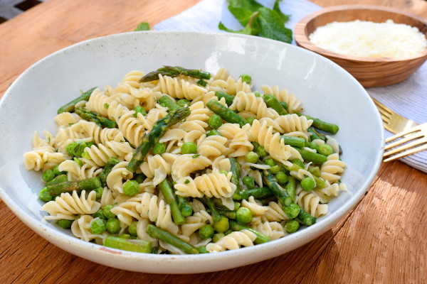 spring green pasta with asparagus and peas | pamela salzman