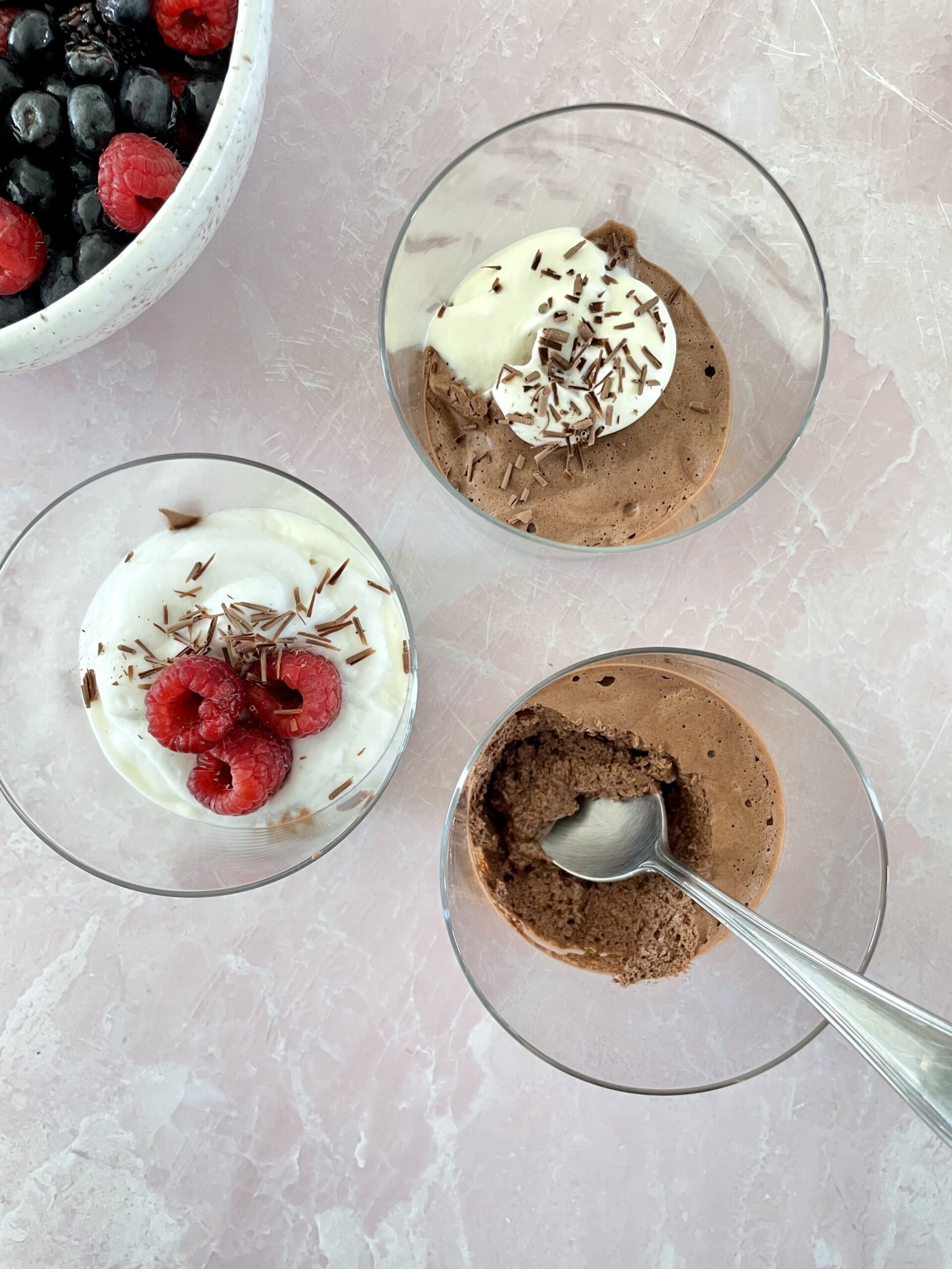 Discover our recipe: Milk chocolate mousse Swiss version