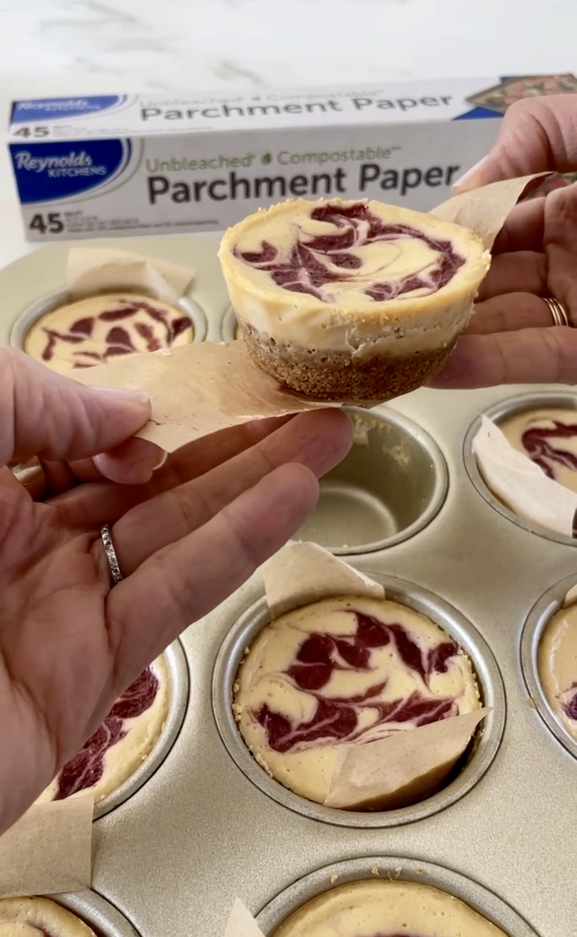 baked mini strawberry cheesecakes 