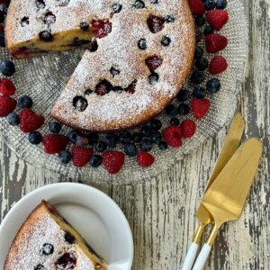 Easy Ricotta Cake Recipe with Fresh Berries