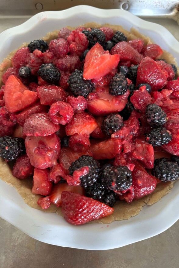 Berry filling spread in a chilled crust