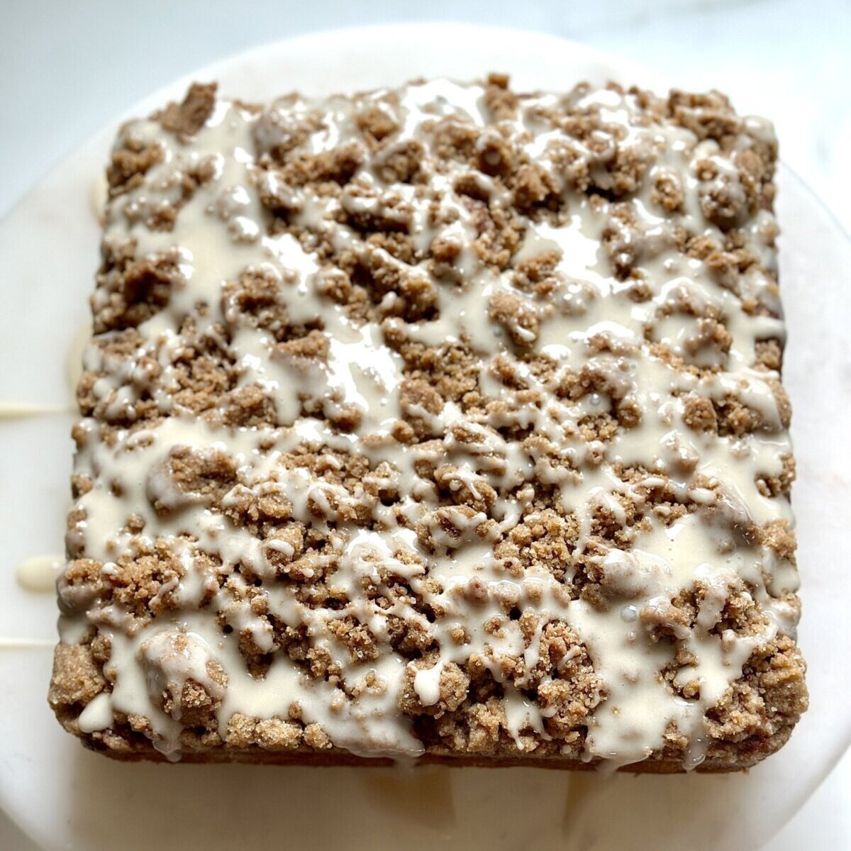 an applesauce coffee cake on a cake stand